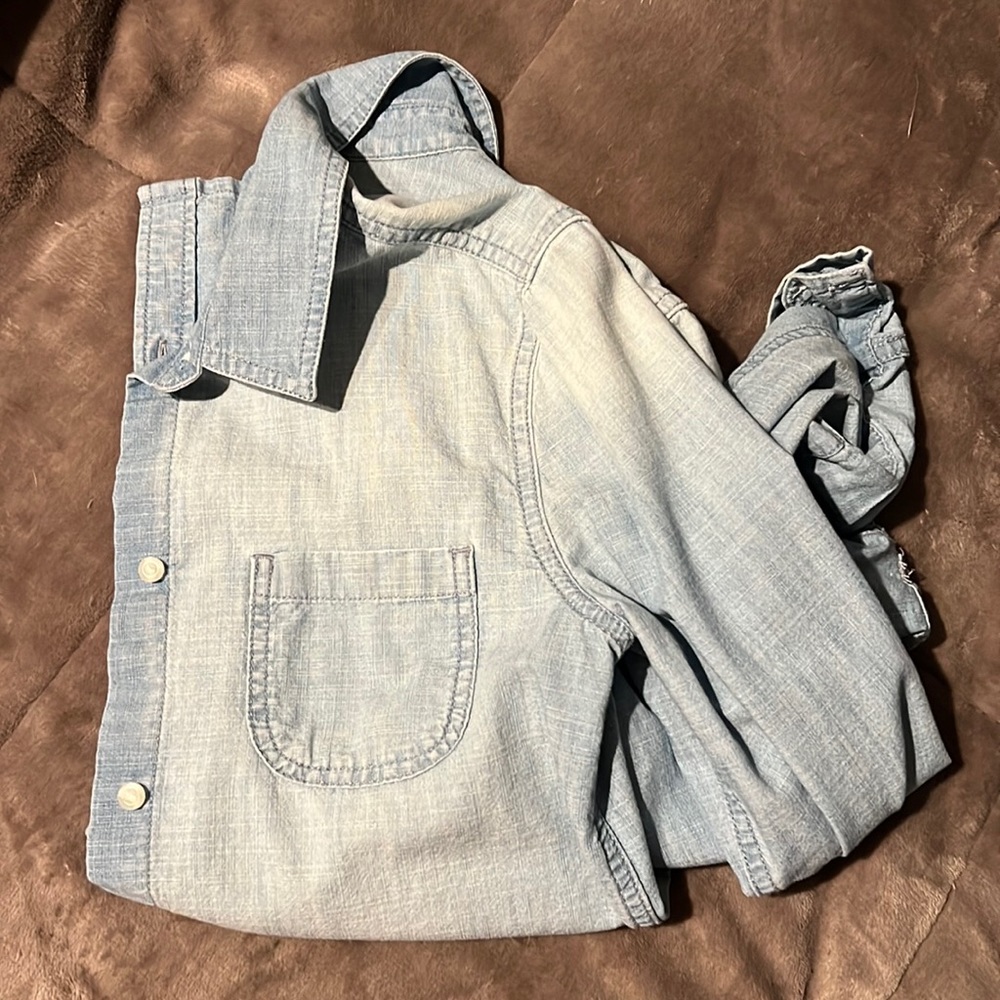 AE button up shirt